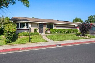 1605 Carmel Cir E in Upland, CA - Building Photo - Building Photo