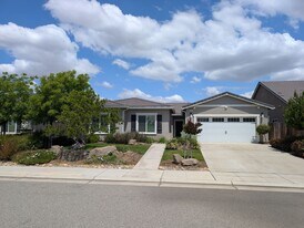 463 Crescent Ln in Madera, CA - Building Photo
