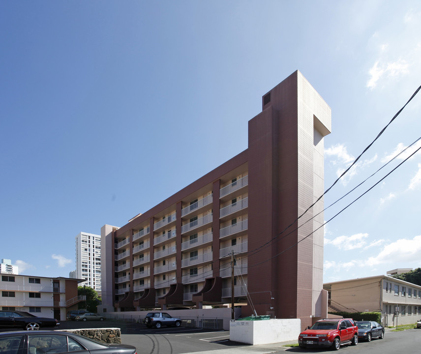 Hassinger Gardens in Honolulu, HI - Building Photo