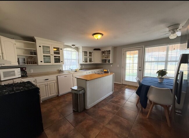 116 Matlock in Poth, TX - Building Photo - Building Photo