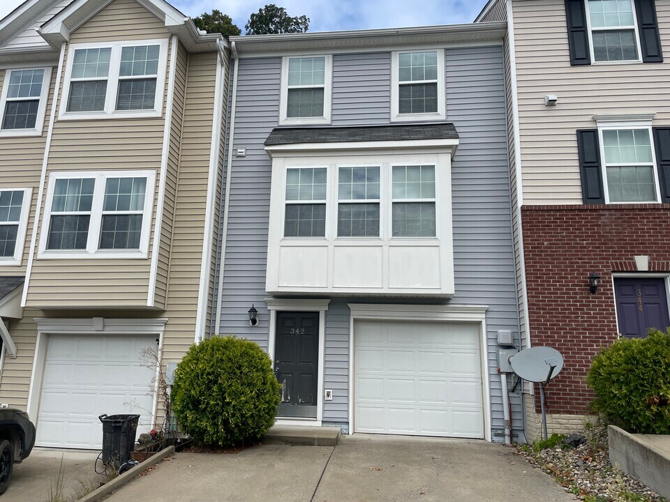 342 Falcon Run in Morgantown, WV - Foto de edificio