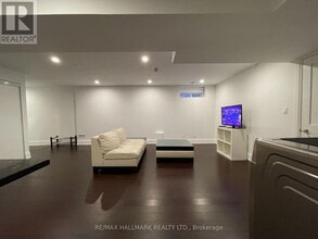 759 Coxwell Ave in Toronto, ON - Building Photo - Building Photo