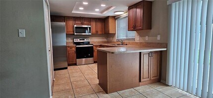 2842 Indianwood Dr in Sarasota, FL - Building Photo - Building Photo
