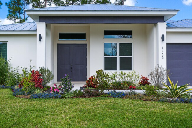 1755 SW Bellevue Ave in Port St. Lucie, FL - Building Photo - Building Photo