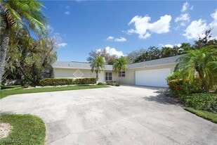 673 Travers Ave in Ft. Myers, FL - Building Photo