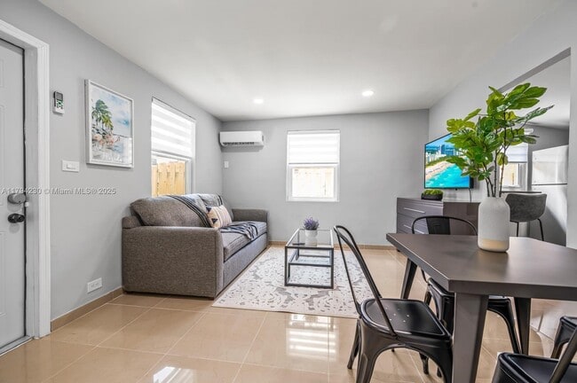 213 Columbus Pkwy in Hollywood, FL - Building Photo - Building Photo