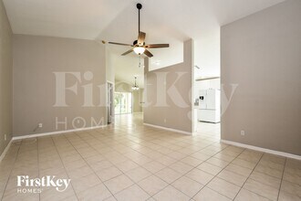 9783 Gladiolus Bulb Loop in Ft. Myers, FL - Foto de edificio - Building Photo