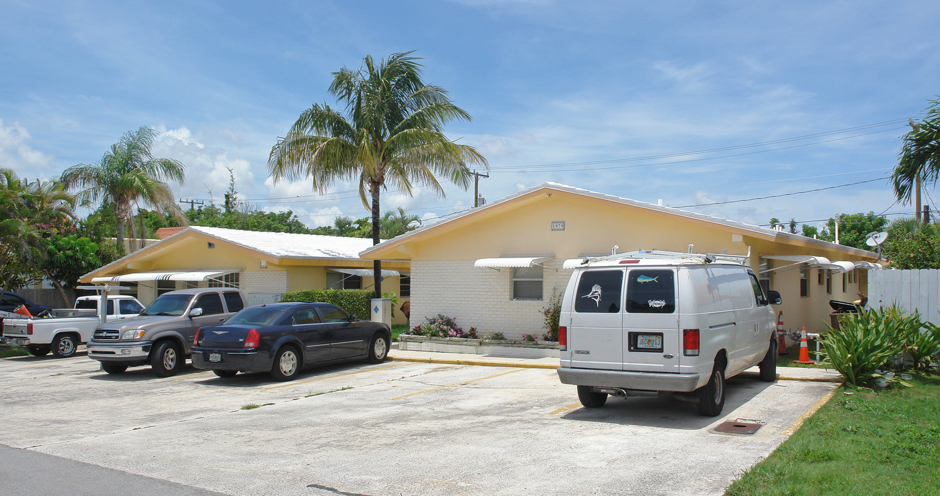 1973-1979 NE 4th St in Deerfield Beach, FL - Building Photo