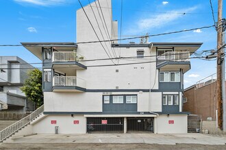 24 Westwind St, Unit F in Marina Del Rey, CA - Foto de edificio - Building Photo