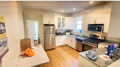 731 Parker St in Boston, MA - Foto de edificio - Building Photo