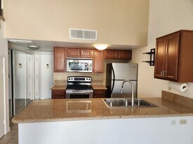 6255 Rancho Mission Rd in San Diego, CA - Building Photo