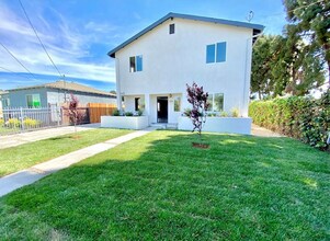 558 W 89th St-Unit -89(558 1/2B) in Los Angeles, CA - Foto de edificio - Building Photo