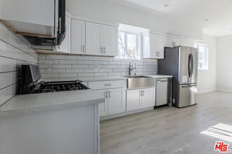1143 Irolo St-Unit -Unit C in Los Angeles, CA - Building Photo - Building Photo