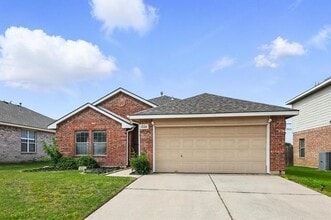 1056 Breeders Cup Dr in Fort Worth, TX - Building Photo - Building Photo