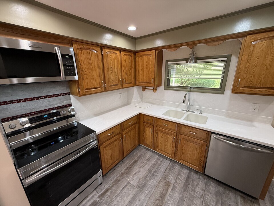 506 5 Mile Dr in Ithaca, NY - Building Photo
