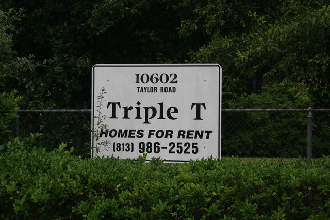 Triple T Mobile Home Park in Thonotosassa, FL - Foto de edificio - Building Photo