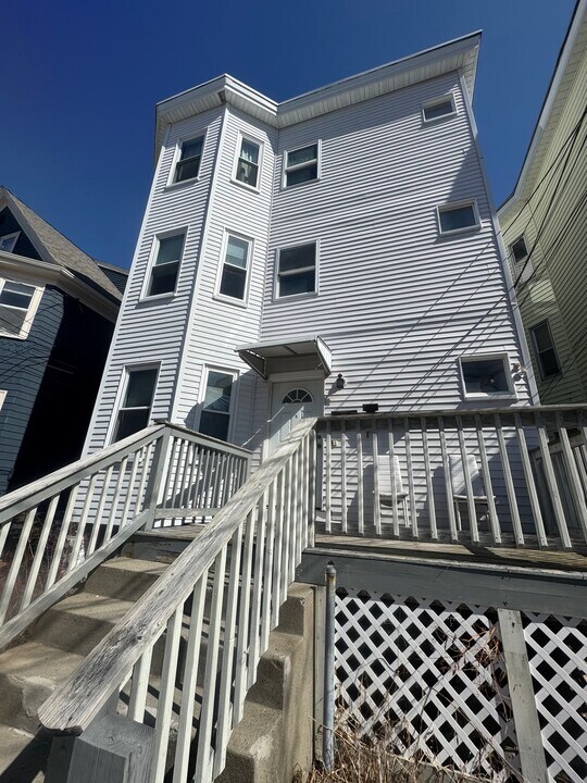 5 Partridge Ave, Unit 2 in Somerville, MA - Building Photo