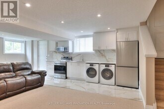 556 Netherwood Cres in Kitchener, ON - Building Photo - Building Photo
