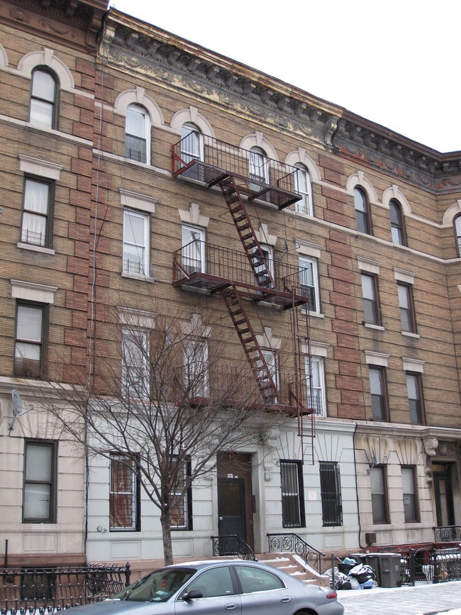 321 Malcolm X Blvd in Brooklyn, NY - Foto de edificio - Building Photo