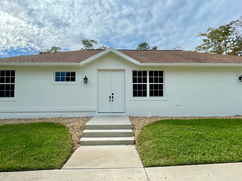6171 Lancewood Way in Naples, FL - Foto de edificio