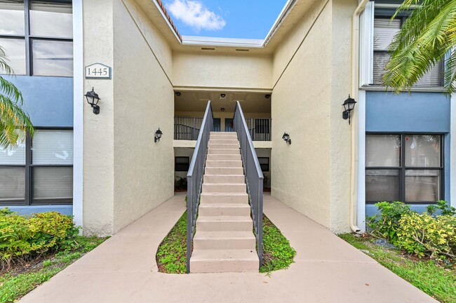 1445 Lake Crystal Dr in West Palm Beach, FL - Building Photo - Building Photo