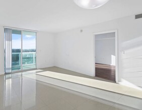 1800 N Bayshore Dr, Unit 2006 in Miami, FL - Foto de edificio - Building Photo