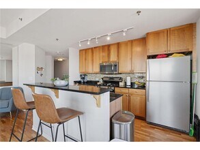929 Portland Ave in Minneapolis, MN - Building Photo - Building Photo