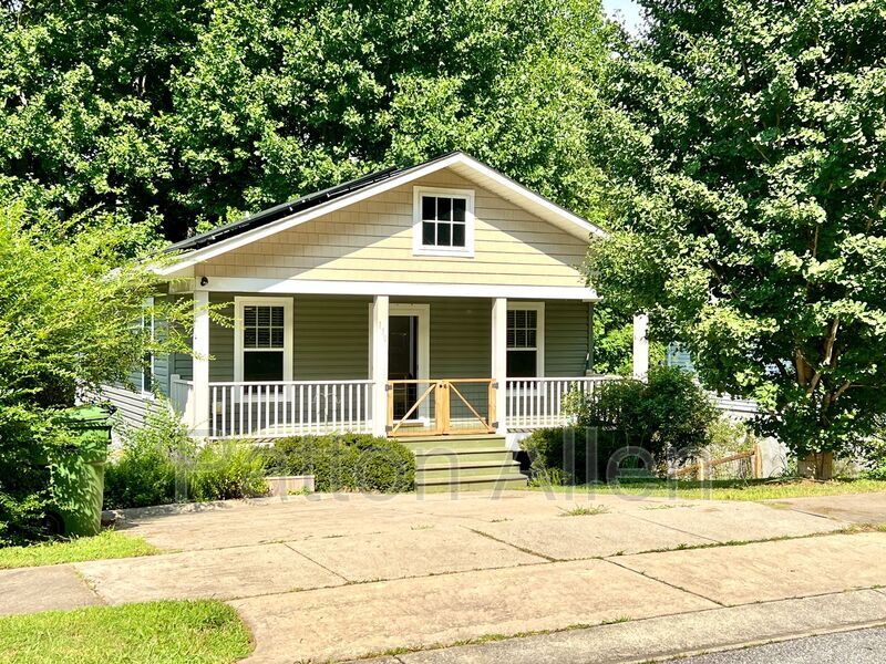 130 Warren Haynes Dr in Asheville, NC - Building Photo