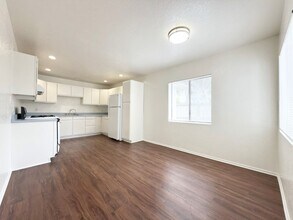 548 Brooks St-Unit -B in Oceanside, CA - Building Photo - Building Photo