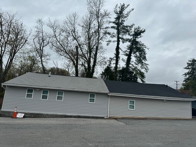 438 Main St in Reisterstown, MD - Foto de edificio - Building Photo