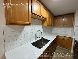 3652 Phinney Ave N in Seattle, WA - Building Photo