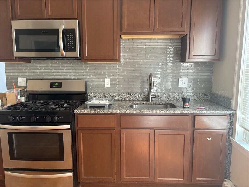 9 Kenberma Rd in Boston, MA - Building Photo