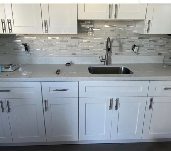 1730 NW 50th St in Miami, FL - Foto de edificio - Building Photo