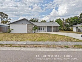 5365 Winewood Dr in Sarasota, FL - Building Photo