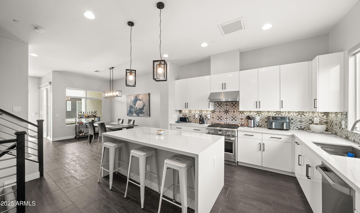 1717 E Morten Ave in Phoenix, AZ - Building Photo