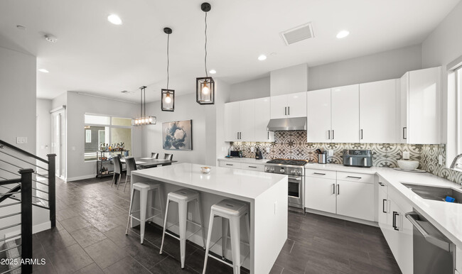 property at 1717 E Morten Ave
