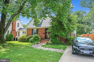 2914 Meadow Ln in Falls Church, VA - Building Photo - Building Photo