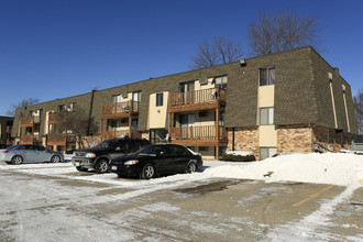 Meadow Oaks Apartments in Lorain, OH - Foto de edificio - Building Photo