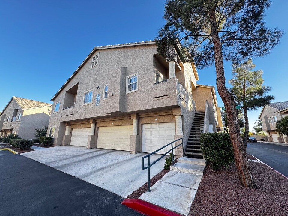 2152 Turquoise Ridge St in Las Vegas, NV - Building Photo