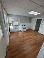 2 Clinton St in Easthampton, MA - Building Photo