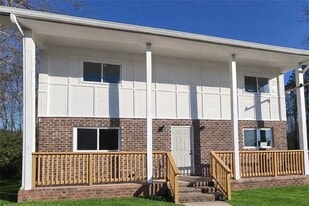 26 Shadow Ln in Carrollton, GA - Building Photo