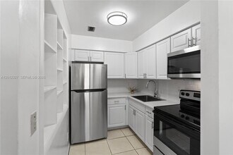 2325 NW 52nd Ct in Fort Lauderdale, FL - Building Photo - Building Photo