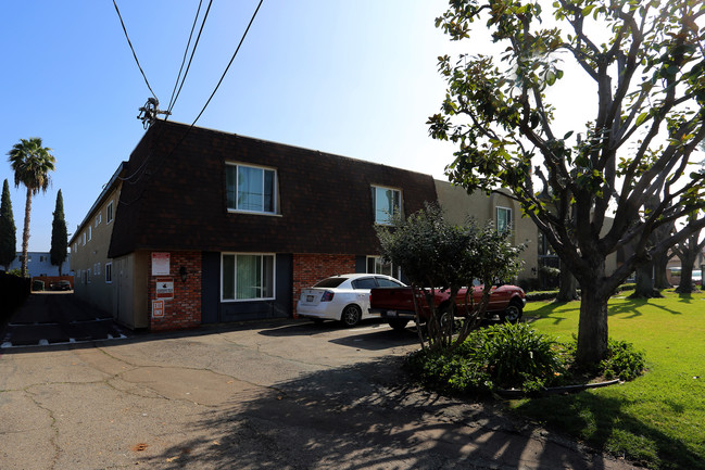 Shady Lane Apartments in El Cajon, CA - Foto de edificio - Building Photo