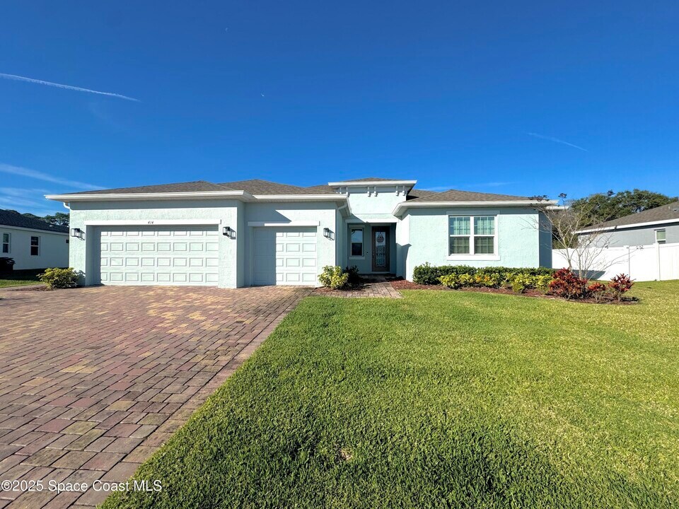 414 Loymer Cir in Merritt Island, FL - Foto de edificio