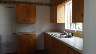 705 S 8th St, Unit UnitA in Lamar, CO - Building Photo - Building Photo