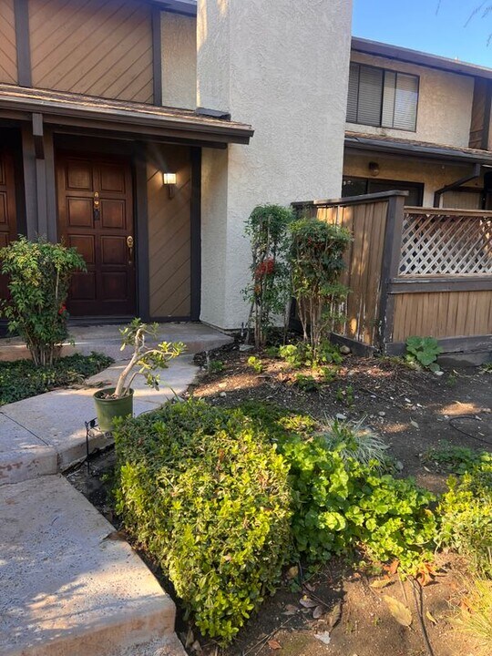 18223 Soledad Canyon Rd in Santa Clarita, CA - Foto de edificio