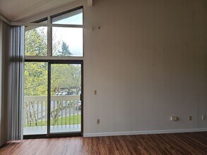 15811 NE 65th St in Redmond, WA - Building Photo - Building Photo