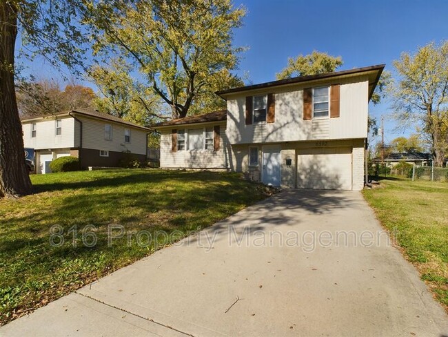 8502 E 109 Terrace in Kansas City, MO - Foto de edificio - Building Photo