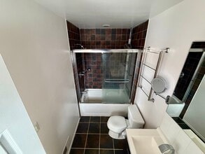 15 Gallo Ct in Trenton, NJ - Foto de edificio - Building Photo