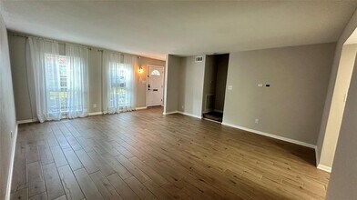 407 Bendwood Dr in Houston, TX - Building Photo - Building Photo